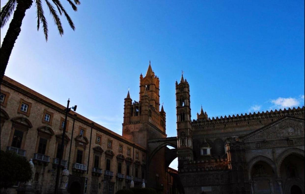 Dietro La Cattedrale パレルモ エクステリア 写真