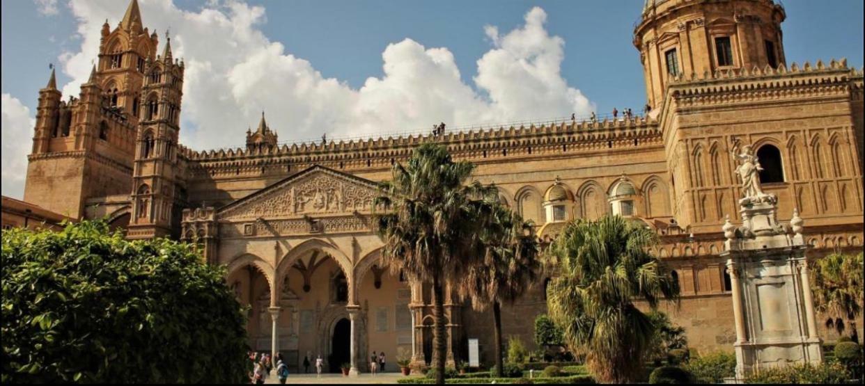 Dietro La Cattedrale パレルモ エクステリア 写真
